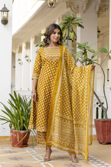 mokshi Women Cotton Blend Kurta Pant Dupatta Set