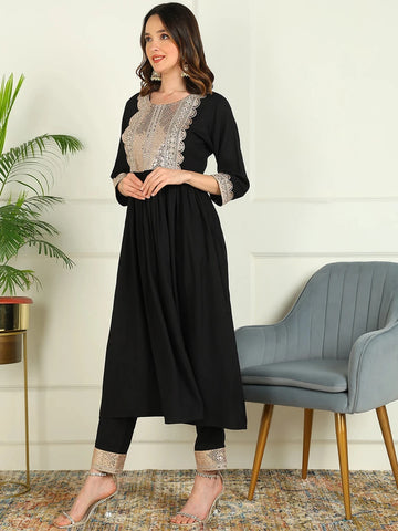 mokshi Women Viscose Rayon Kurta Pant Set