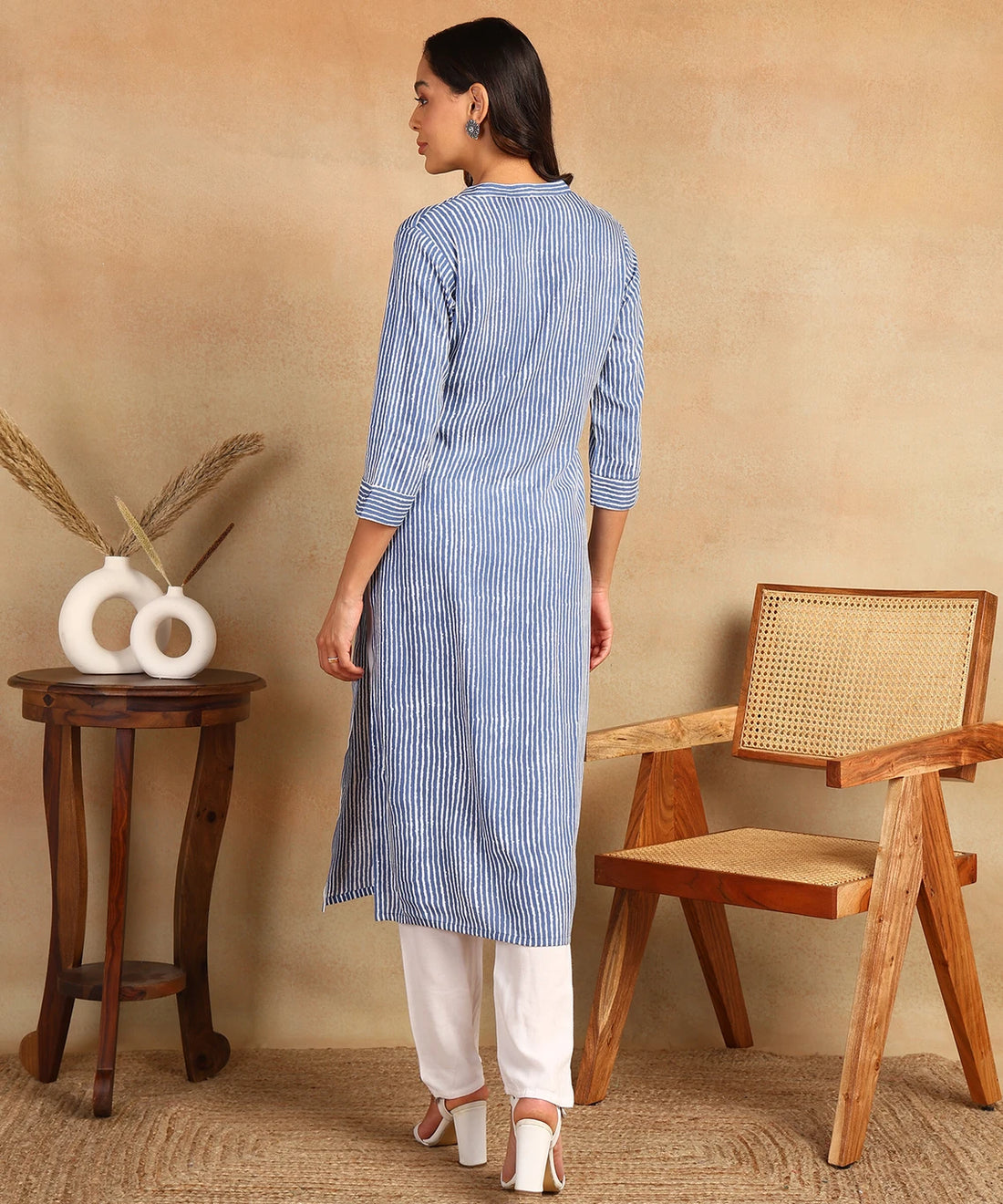 mokshi Printed Viscose Rayon Straight Kurta for Women (Blue)